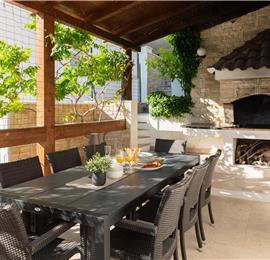 6 Bedroom Waterfront Villa with Pool in Uvala Ljubljeva near Trogir, Sleeps 12-13